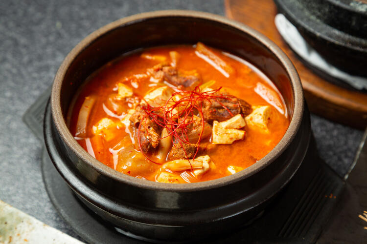 本場の韓国料理を提供！