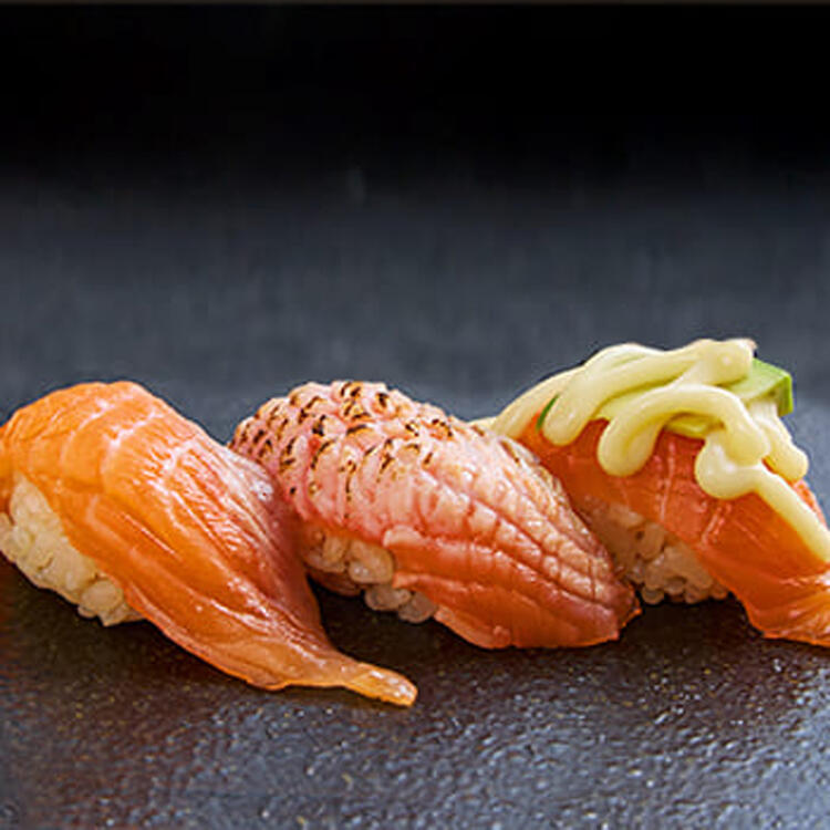 寿司を握る技術も習得可能！