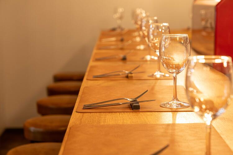 カウンター席のみの小さなお店です