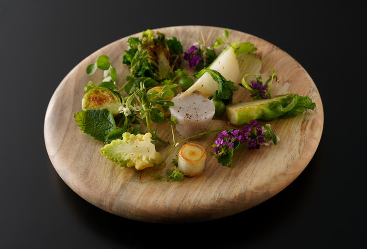 美しい器も魅力の一つです。