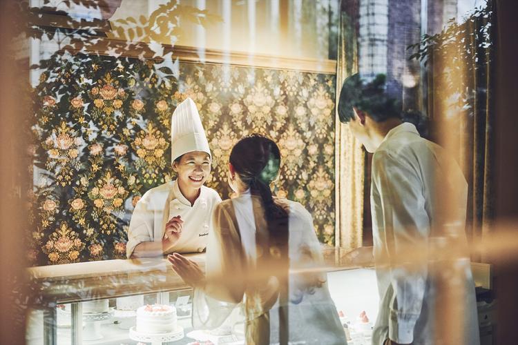 お洒落なパティスリーでのお仕事♪