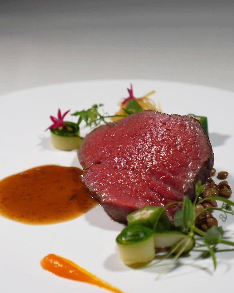 2階に高級フレンチの新店をOPEN予定