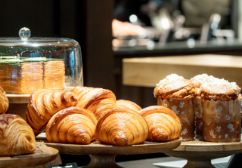 職人が丁寧に焼き上げた一品が並びます