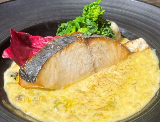 鰆のロースト ふき味噌クリームソース