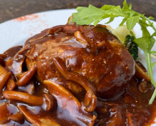 デミグラスソースのハンバーグ