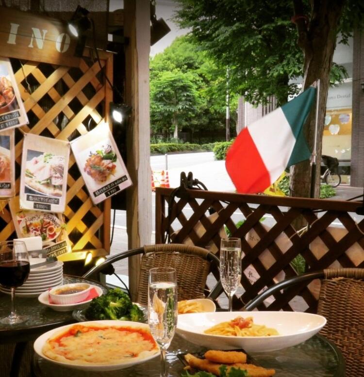 テラス席はペット連れの方に人気