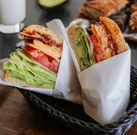 自家製パンとオリジナルソースが自慢