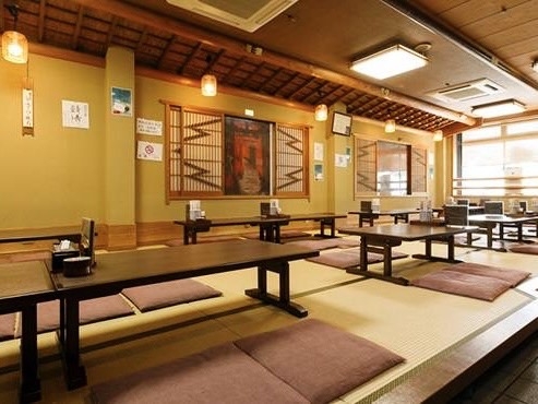 二階の広いお座敷　景色もいいですよ！