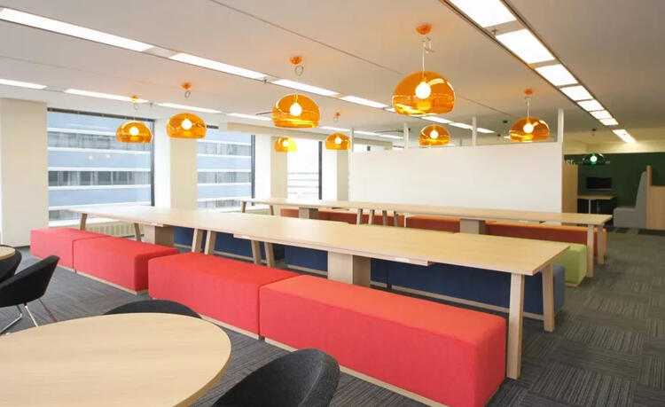 母体は家具の製造を行うクリエイティブ企業