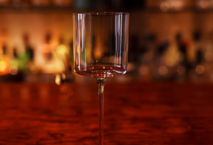 心を込めた接客とカクテル作りを