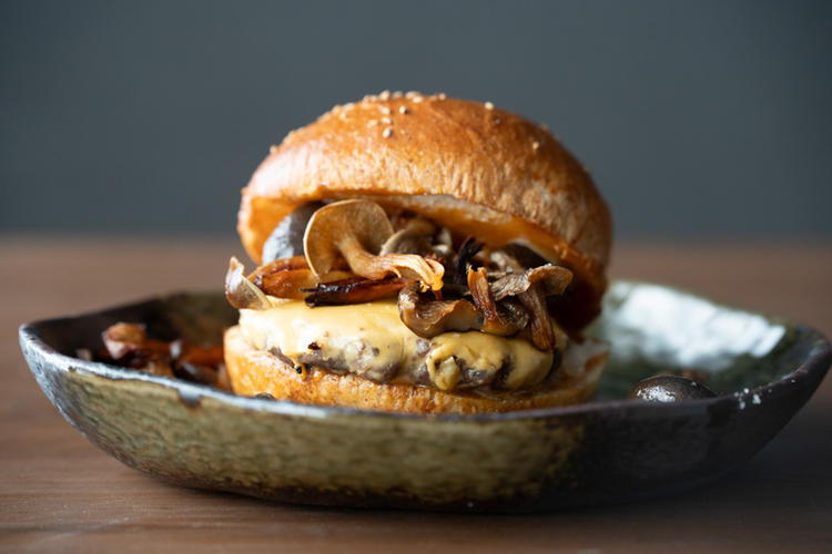 大人気のマッシュルームバーガー