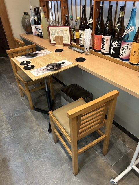 こぢんまりとしているので無理なく接客可能