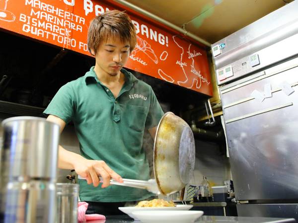 当店限定メニューを調理♪