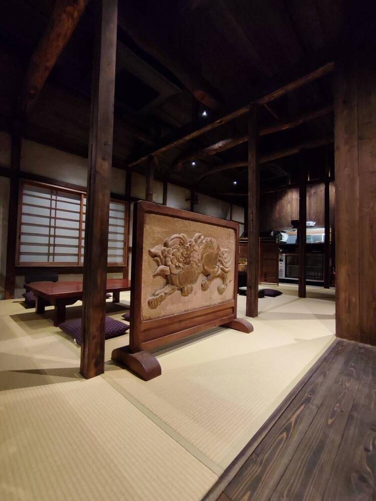 二階はお座敷席、圧巻の空間です