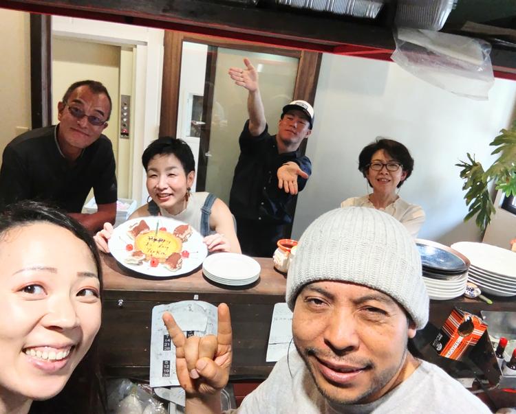 メキシコ人オーナー（右下）