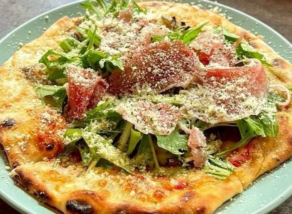 ピザ生地から店内仕込み！