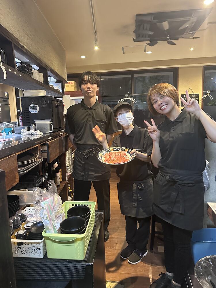 みんなで楽しく働いています♪