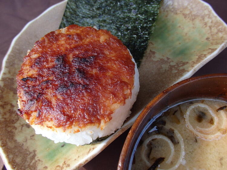 全国から取り寄せた味噌を使っています◎