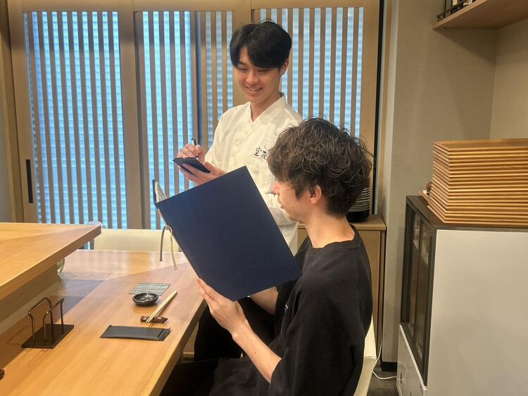 【アルバイトのサービススタッフ大募集】