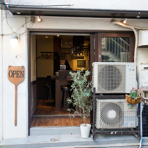 新宿西口徒歩6分の隠れ家ピッツェリア