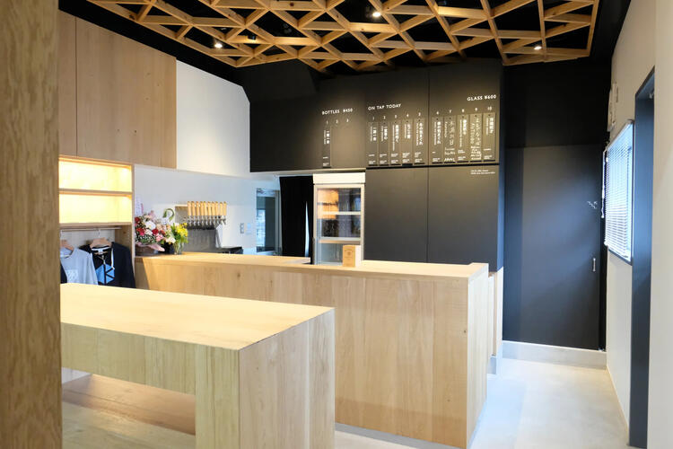 スタイリッシュな雰囲気の店内