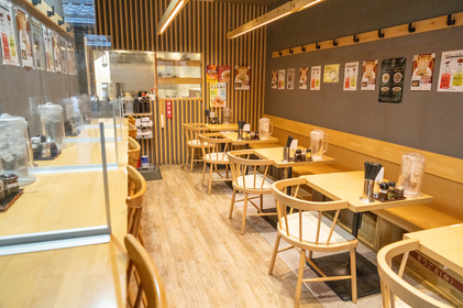 JR浦和駅・西口から徒歩2分！