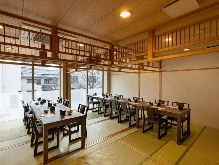 仲卸直営のお店で働けます！