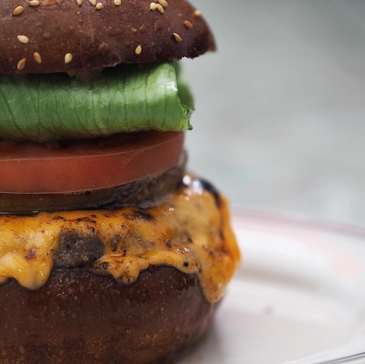 SNSでも話題の人気店で働きませんか？