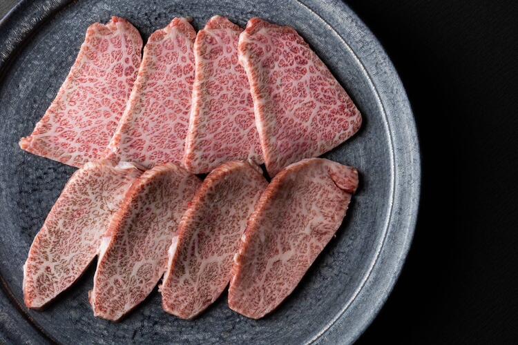 独自の技法で希少部位を造り出す