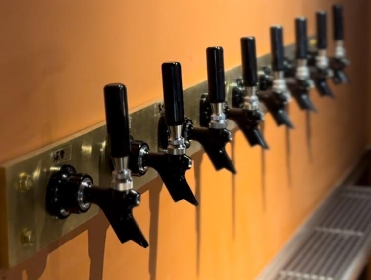 生ビールは常時8タップ