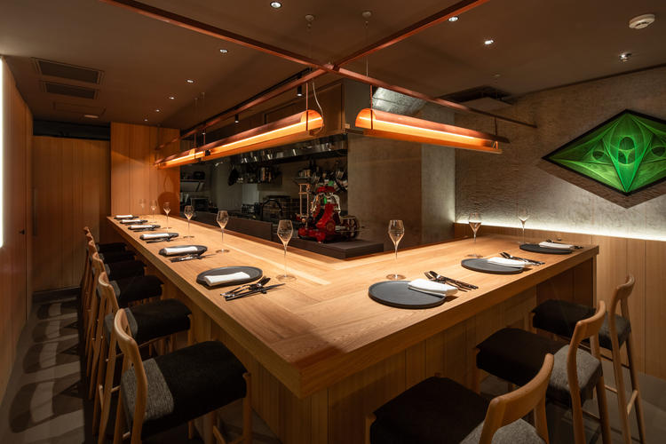 カウンターメインのライブダイニング