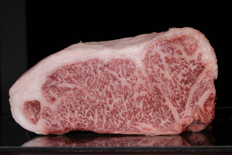 神戸ビーフのトップ生産者、山崎さんのお肉