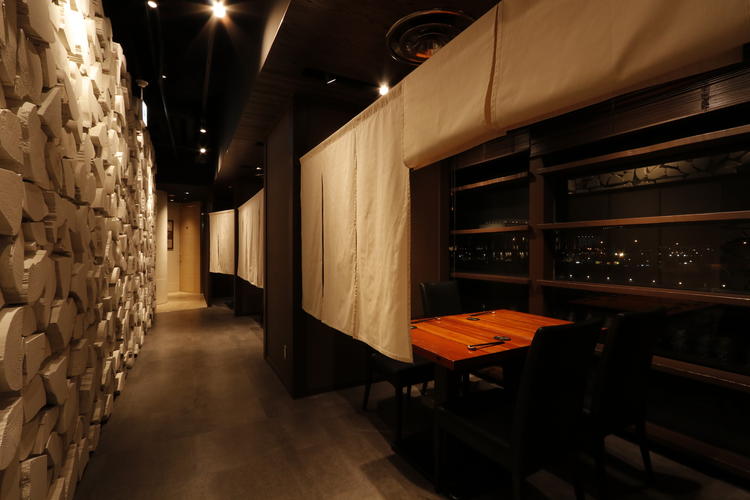 個室中心の店内。落ち着いて接客が出来ます