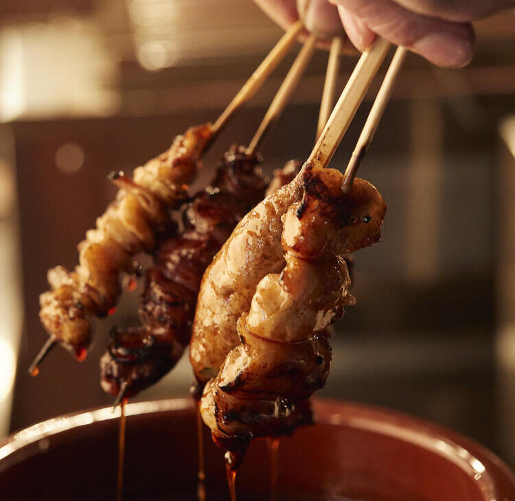 一本一本丁寧に焼き上げる焼き鳥が自慢◎