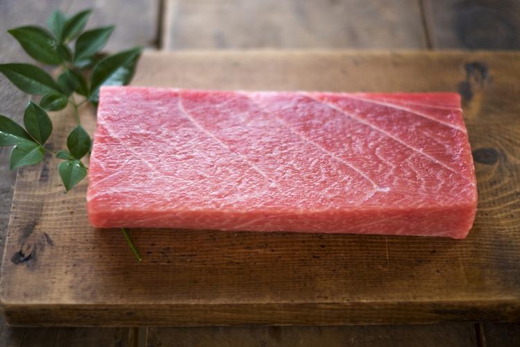 とろける上質な玄海鷹島本まぐろの寿司を