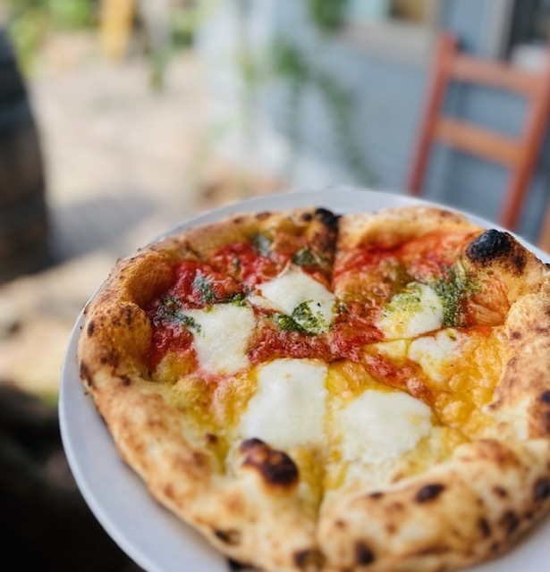 薪窯で焼き上げる本格ナポリピッツァ♪