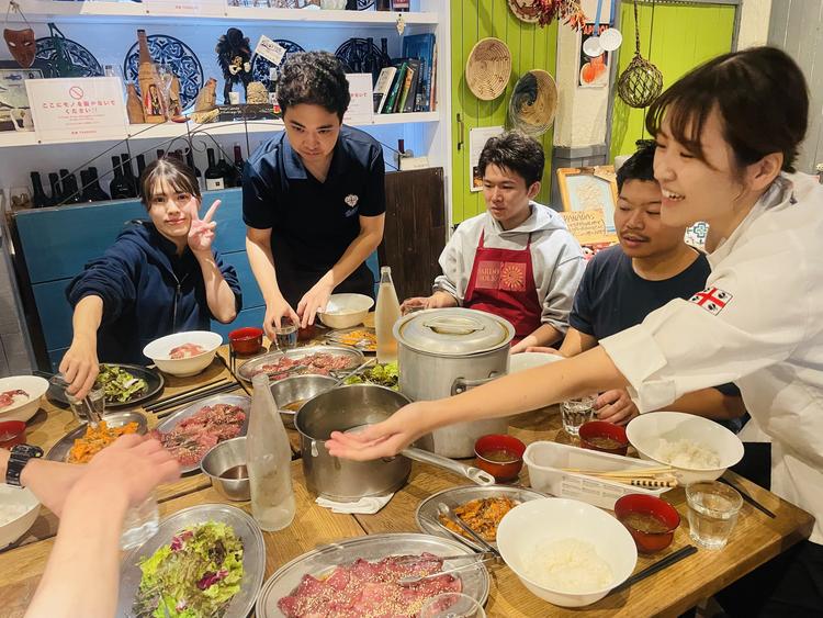 みんなで食べる賄いも手抜きなし！