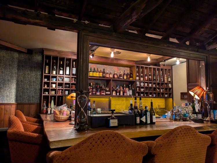 レトロな雰囲気の落ち着いたBARです◎