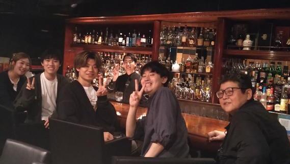 カクテル勉強会を兼ね、Barへ。