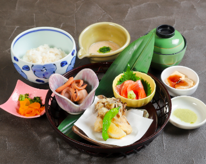 ゴルフ場内のレストランでのお仕事