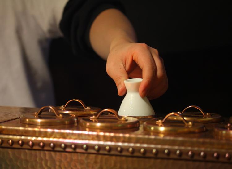 特注の燗銅壷を扱うお燗番も募集中です♪