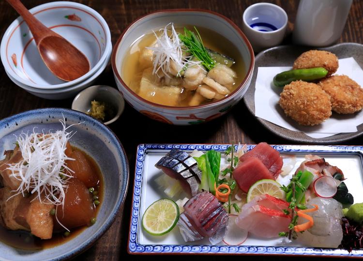 一頭買和牛、豊洲買付鮮魚など産直素材満載