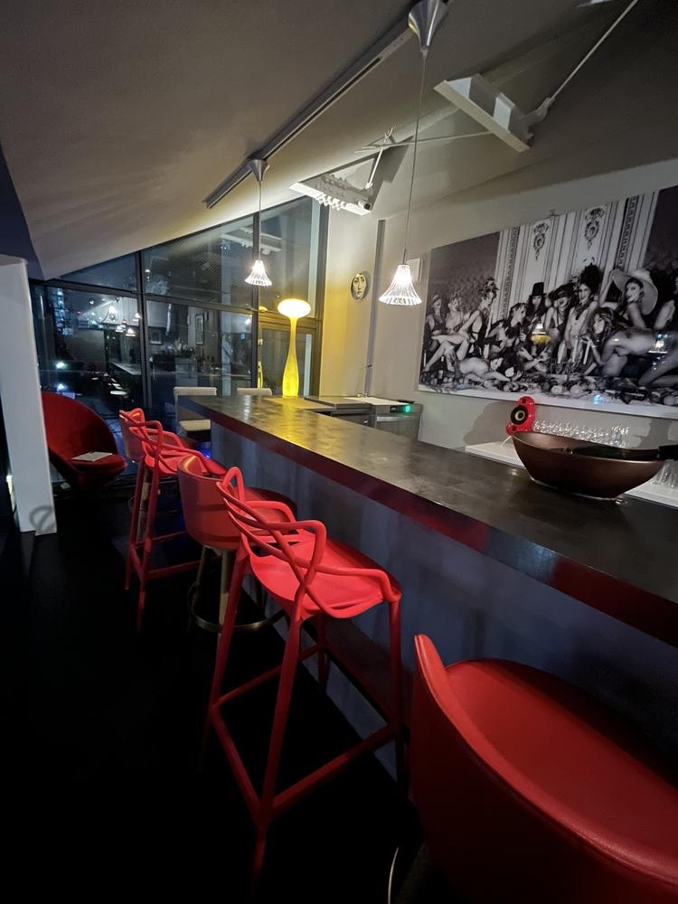 スタイリッシュな内装