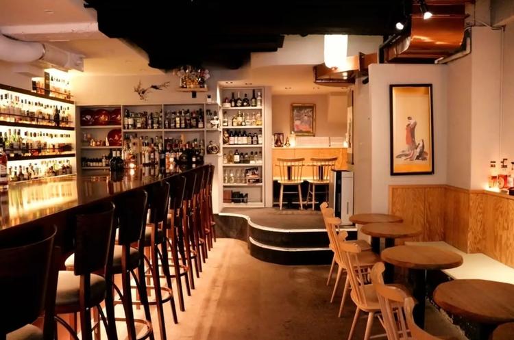 ※画像は新宿店です