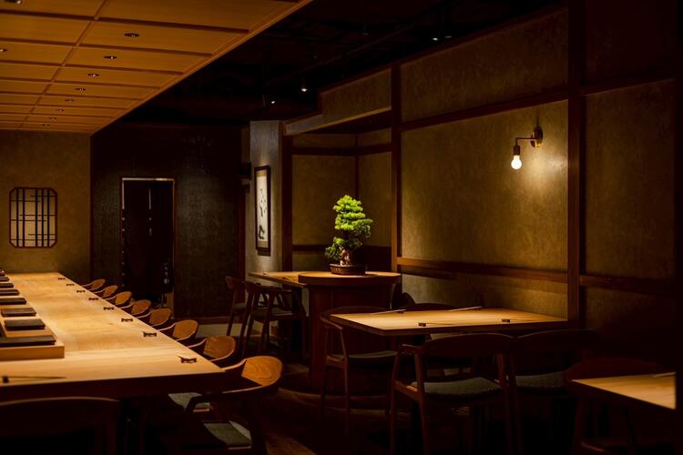 お客様との会話も楽しめるカウンター席