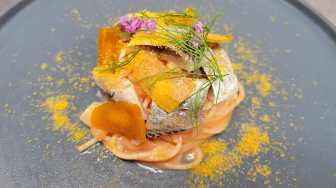 コースを中心としたフォーマルなスタイル