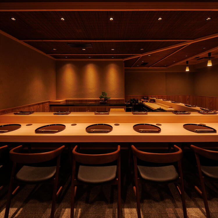 洗練されたカウンター席