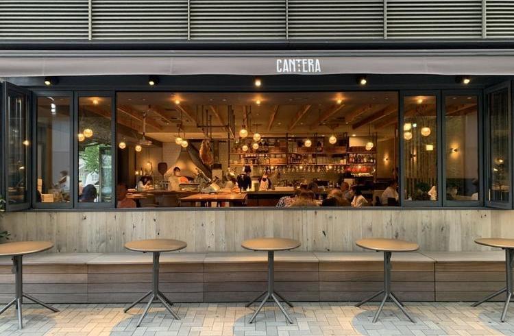 異国の酒場をモチーフに