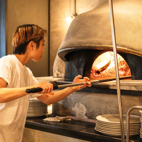 石窯で焼き上げる本格ピザを学べます♪