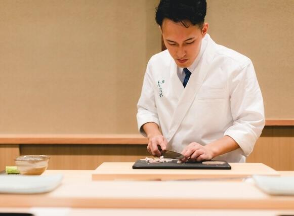 自由な発想で自らの鮨を追求